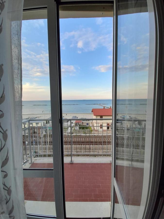 Appartamento Fronte Mare Falconara Marittima Esterno foto